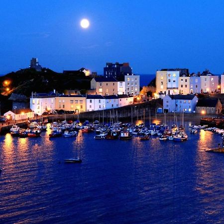 Stylish Tenby Apartment, Great Location, Parking Екстериор снимка
