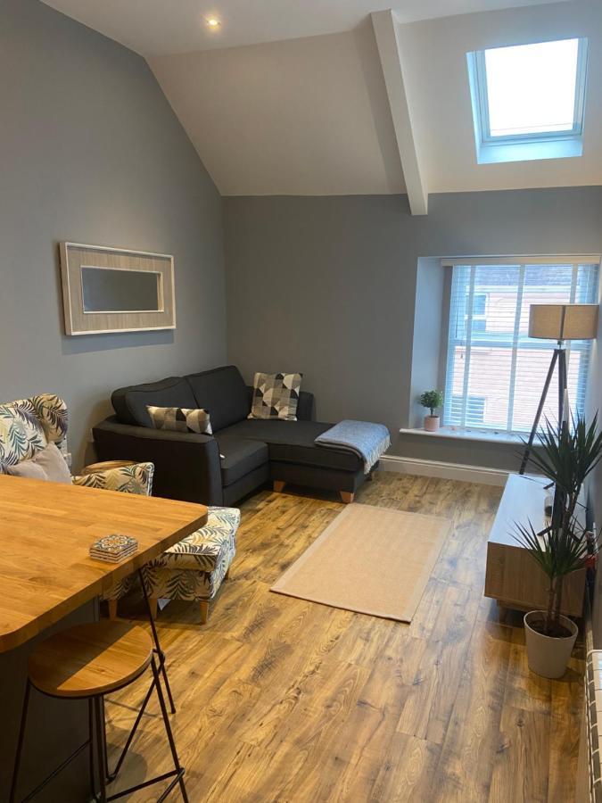 Stylish Tenby Apartment, Great Location, Parking Екстериор снимка