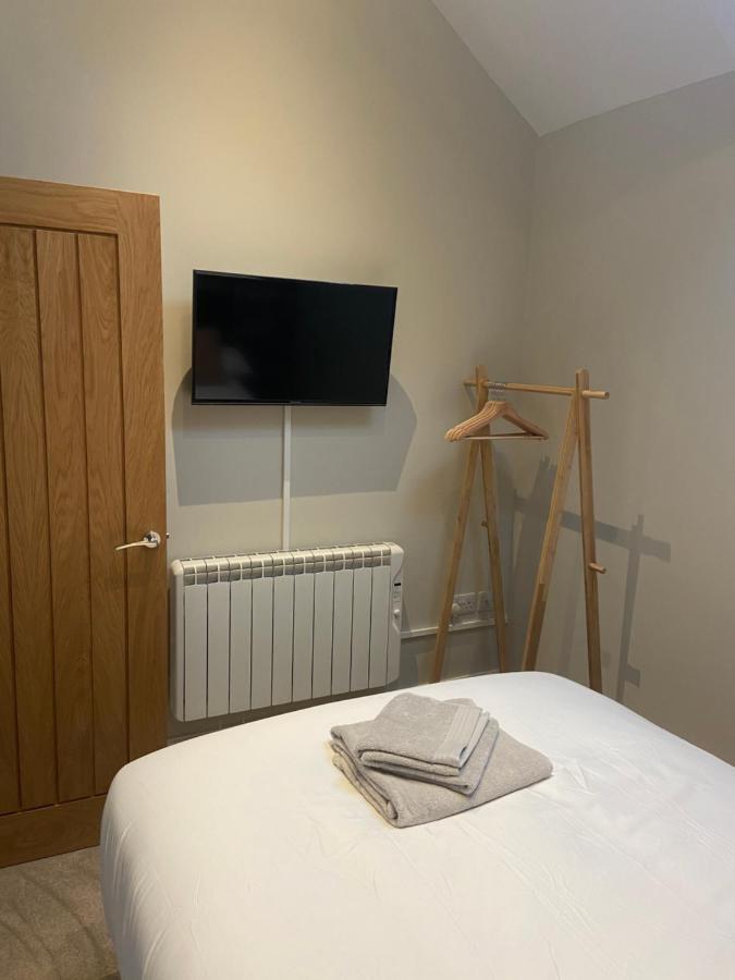 Stylish Tenby Apartment, Great Location, Parking Екстериор снимка