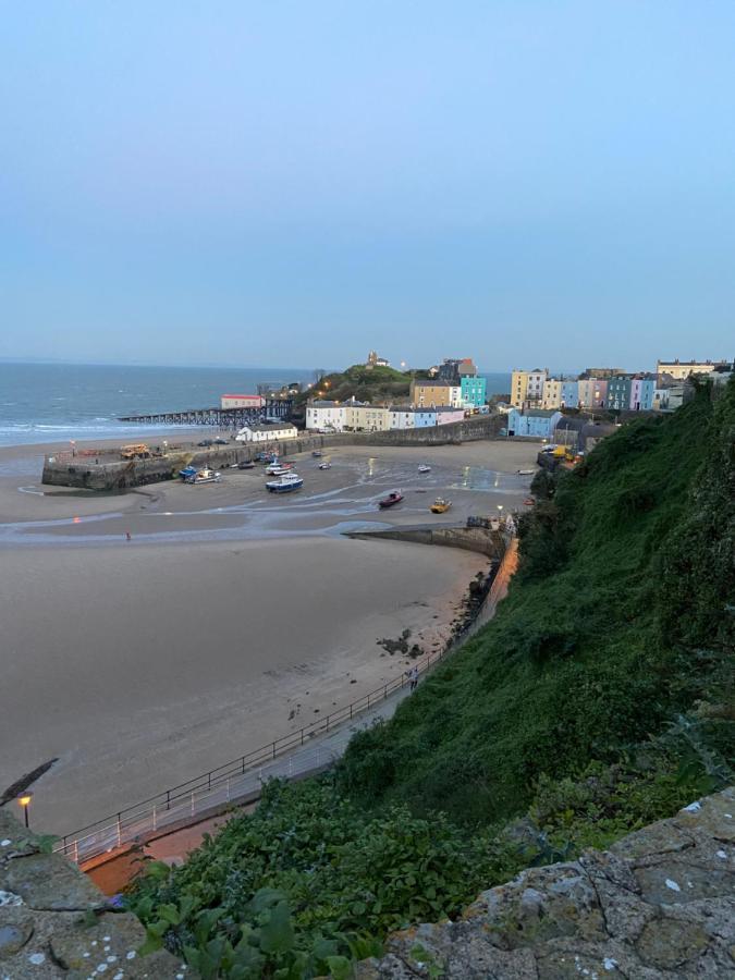 Stylish Tenby Apartment, Great Location, Parking Екстериор снимка